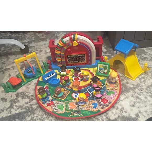 Fisher-Price Little People Time-To-Learn Preschool Set